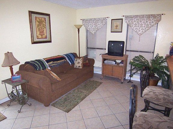 4th image of 111 Gardenia St #101