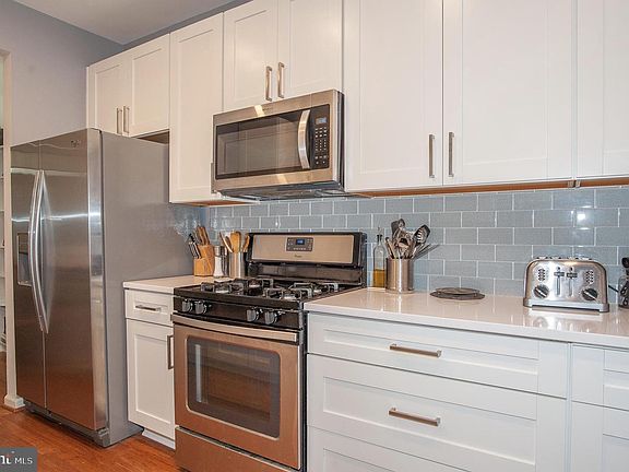 3rd image of 6505 Grange Ln Unit 203