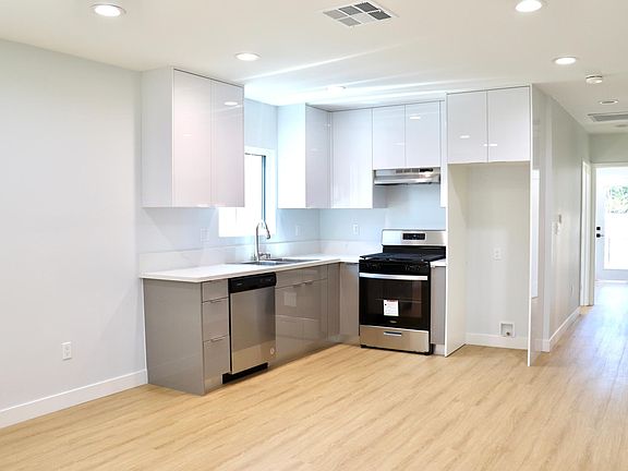 3rd image of 1113 N Pass Ave #1113
