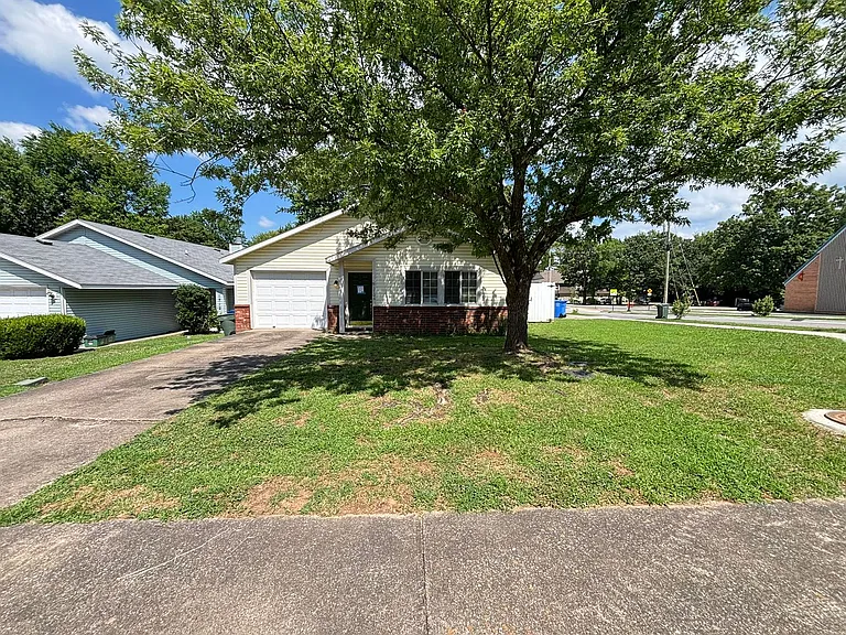 1706 N Noelle Ave — Photo 2