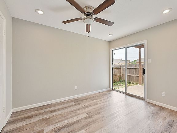 3rd image of 1003 Summer Court Cir #1003
