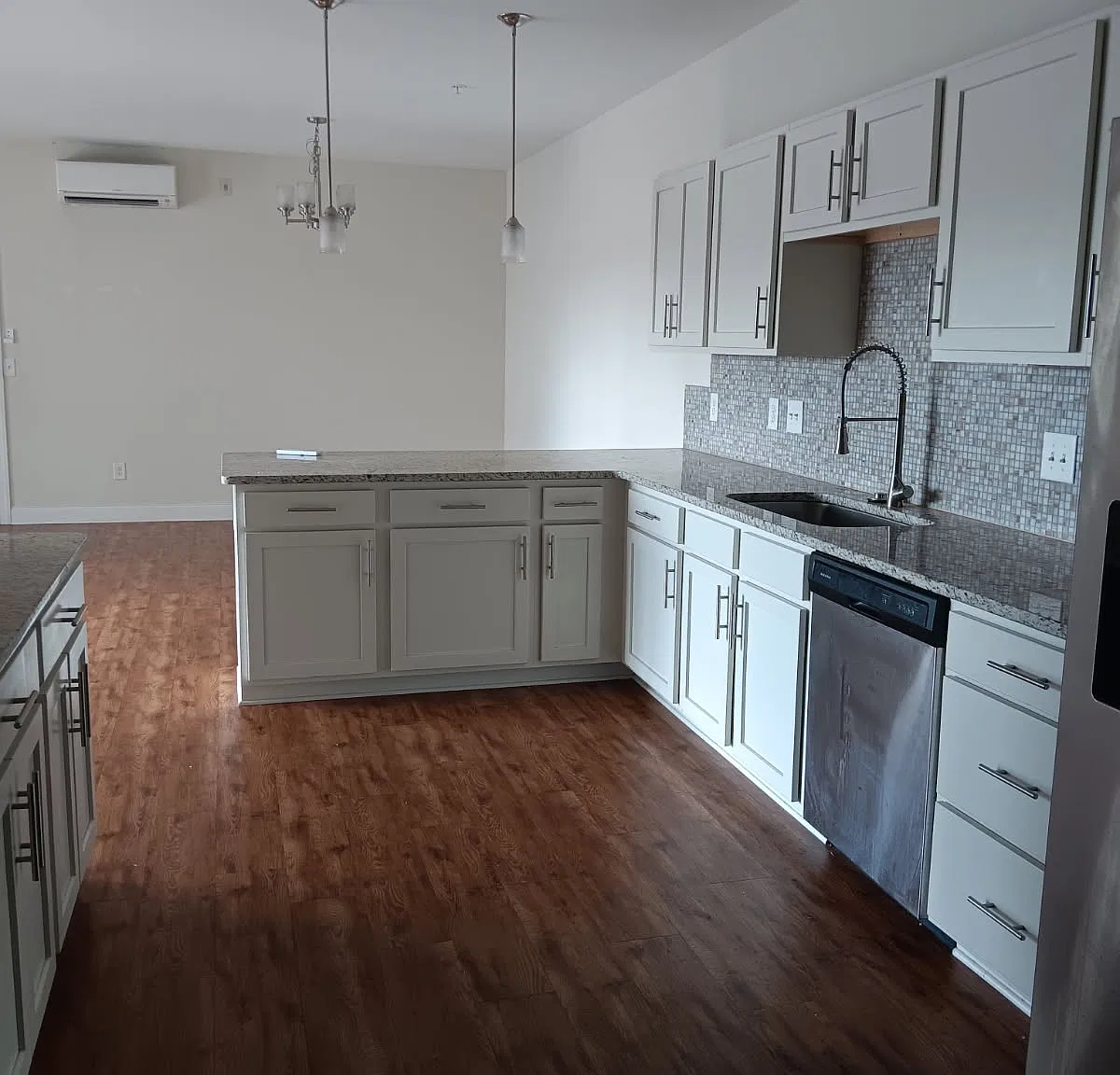 1 bed, 960 sqft, $1,195 — Photo 2