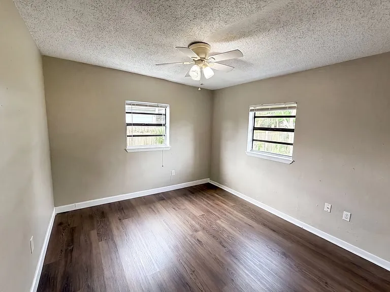 712 S Solandra Dr — Photo 1