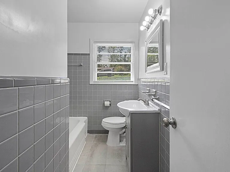 1054 N Pine Knoll Dr — Photo 17