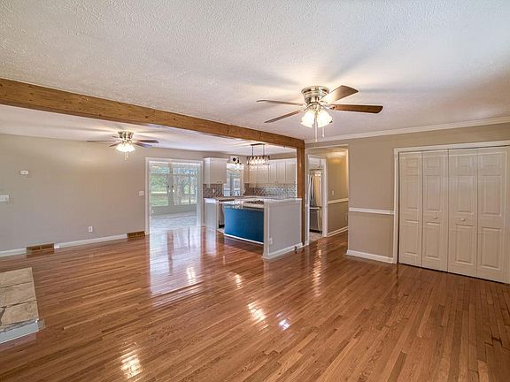 2nd image of 221 Nelson Ave