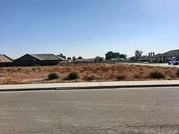 621 E Adobe Ct, Hanford, CA 93230