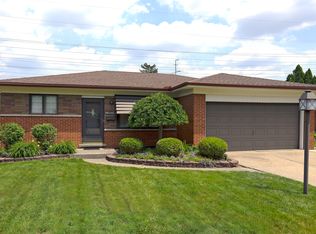 29158 Palomino Dr, Warren, MI 48093