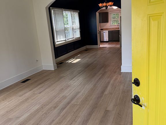 4th image of 2229 Belvoir Ave