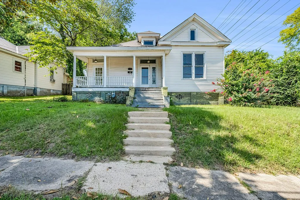1425 College St — Photo 1