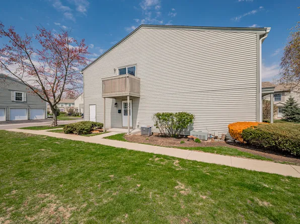 1691 Valley Forge Ct APT A, Wheaton, IL 60189