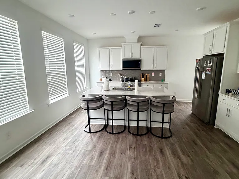 7004 Branch Ct — Photo 2