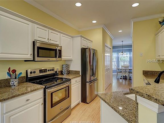 5th image of 86 Victoria Square Dr