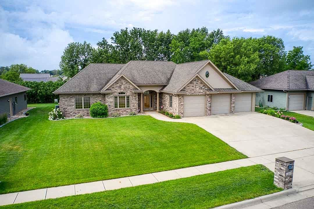 1209 W 16th St, Yankton, SD 57078 Zillow