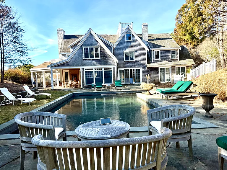 9 Brewster Rd — Photo 1