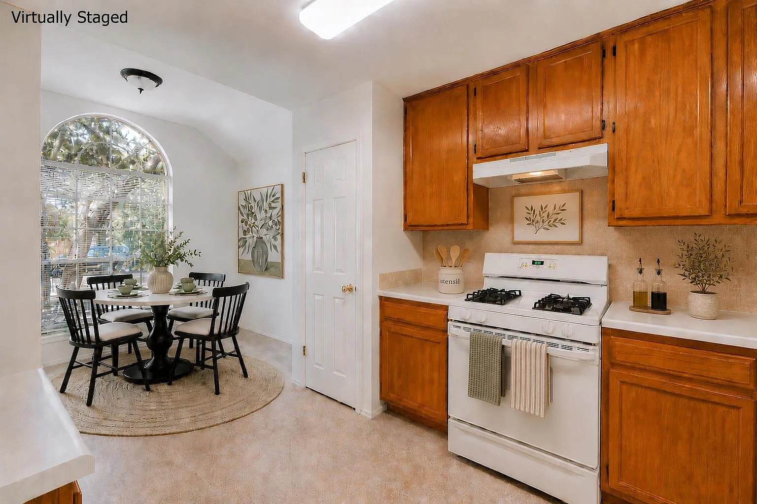 4 bed, 2.5 bath, 1960 sqft, $2,300 — Photo 4