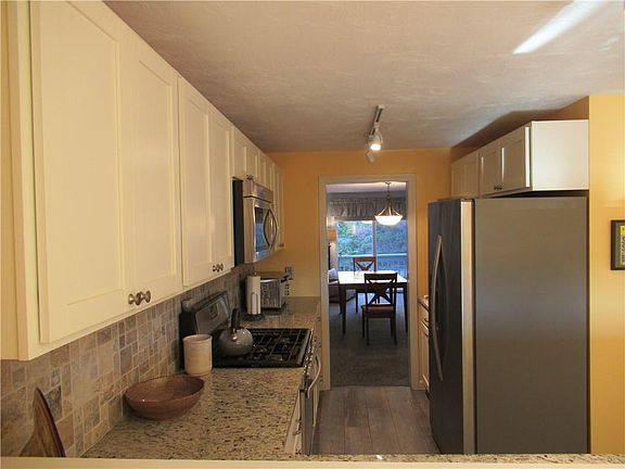 5th image of 35 Waterview Dr Unit E