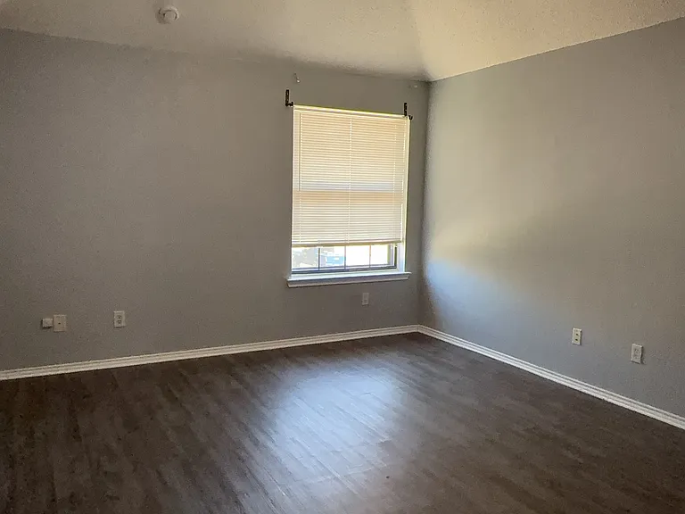768 Pierre Ln — Photo 10