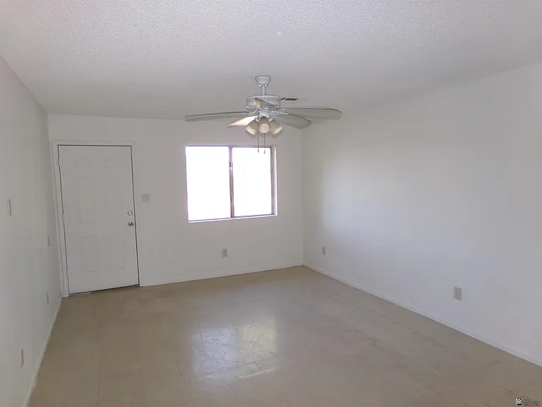 2812 W 28th Pl — Photo 2