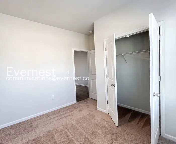 221 Aniston Ln — Photo 8