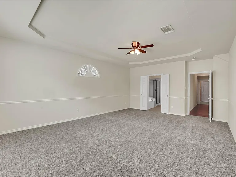 10438 Coach House Ln — Photo 16