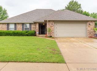 8309 E Madison St, Broken Arrow, OK 74014