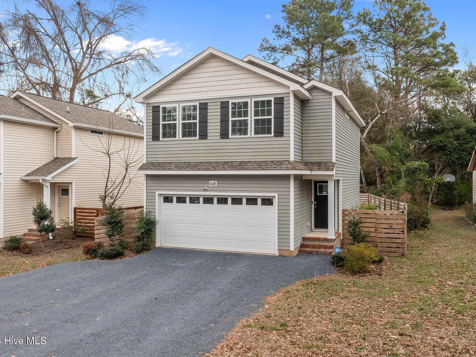 3 bed, 2.5 bath, 1440 sqft, $2,300 — Photo 2