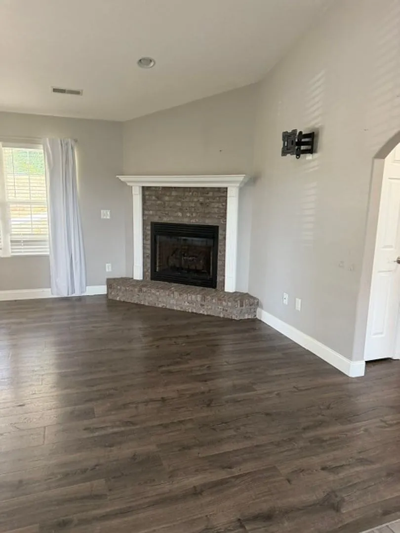 3 bed, 2.0 bath, 1456 sqft, $1,850 — Photo 4