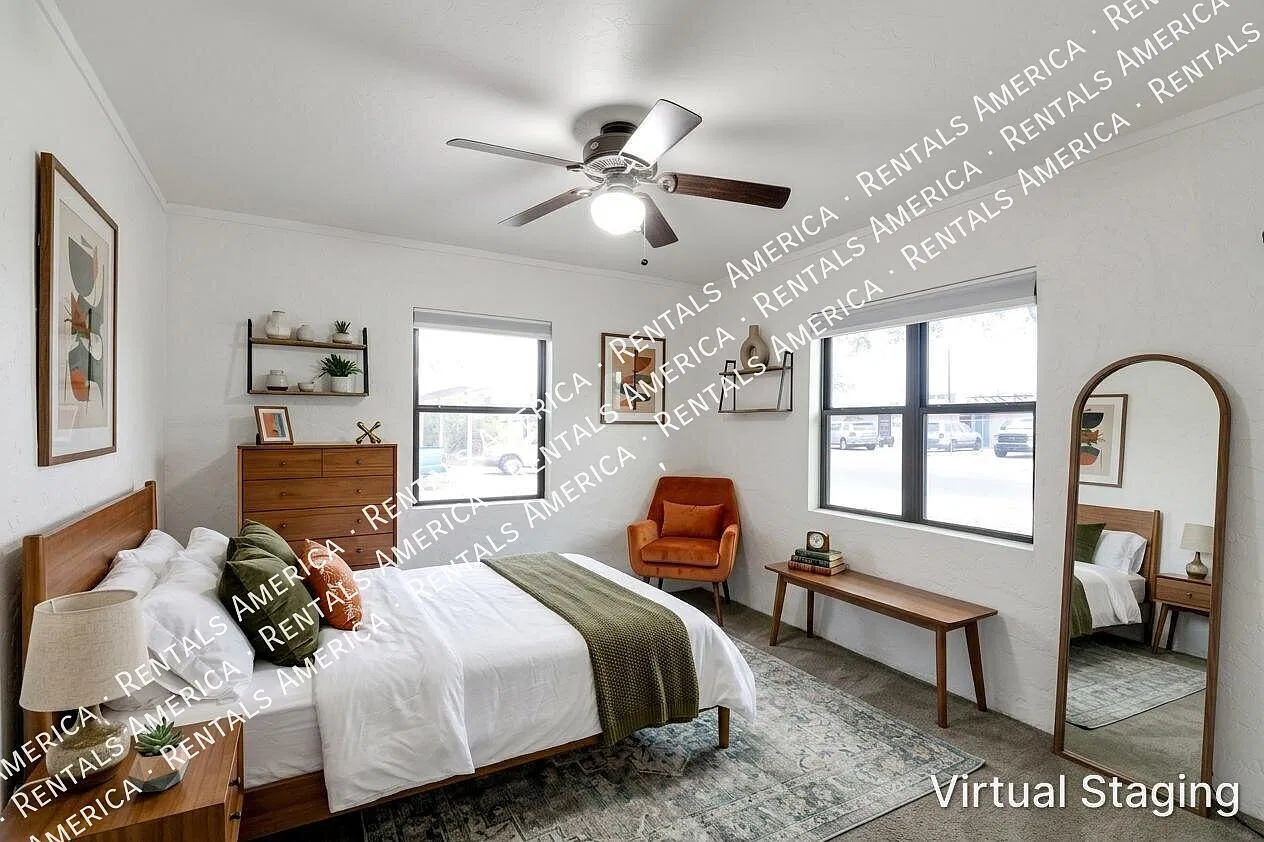 Adorable 3 Bedroom With Large Yard! Water Included! — Photo 2
