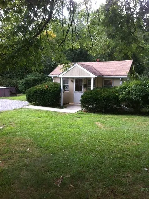 21 Maple Ave photo 1
