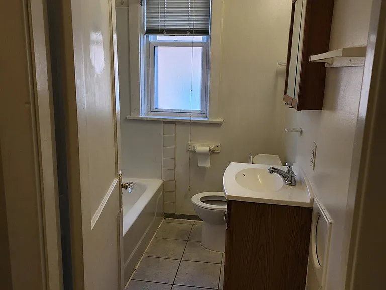 5015 Bancroft Ave #2A — Photo 7
