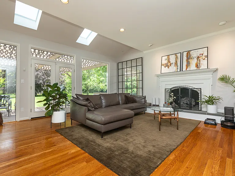 8809 Saunders Ln — Photo 34