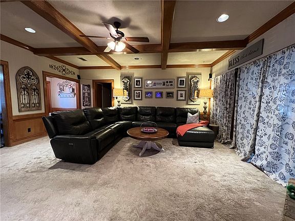 3rd image of 2700 Red Hill Dr