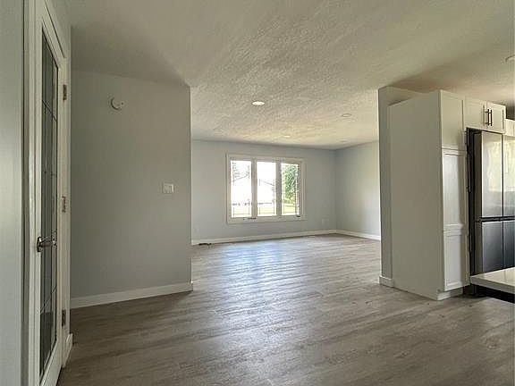 3rd image of 411 9th Ave W