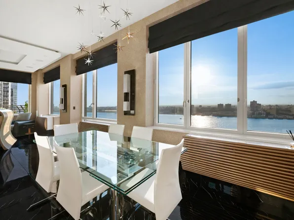 100 Riverside Boulevard image 13 of 37