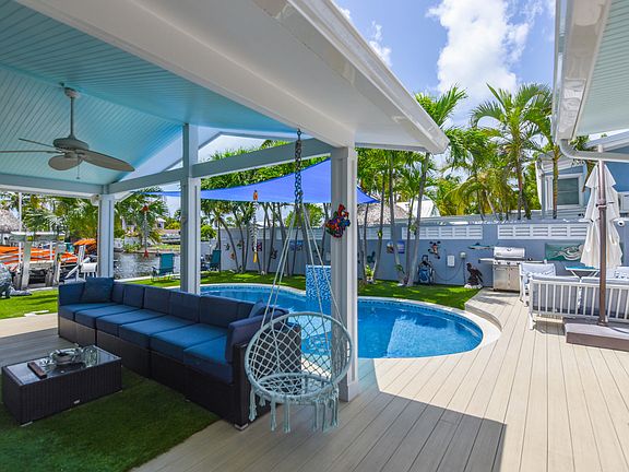 3rd image of 3034 Riviera Dr