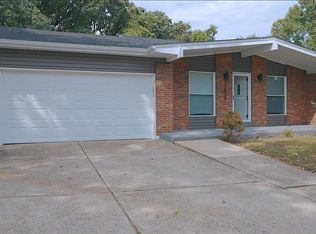 12927 Fox Haven Dr, Florissant, MO 63033