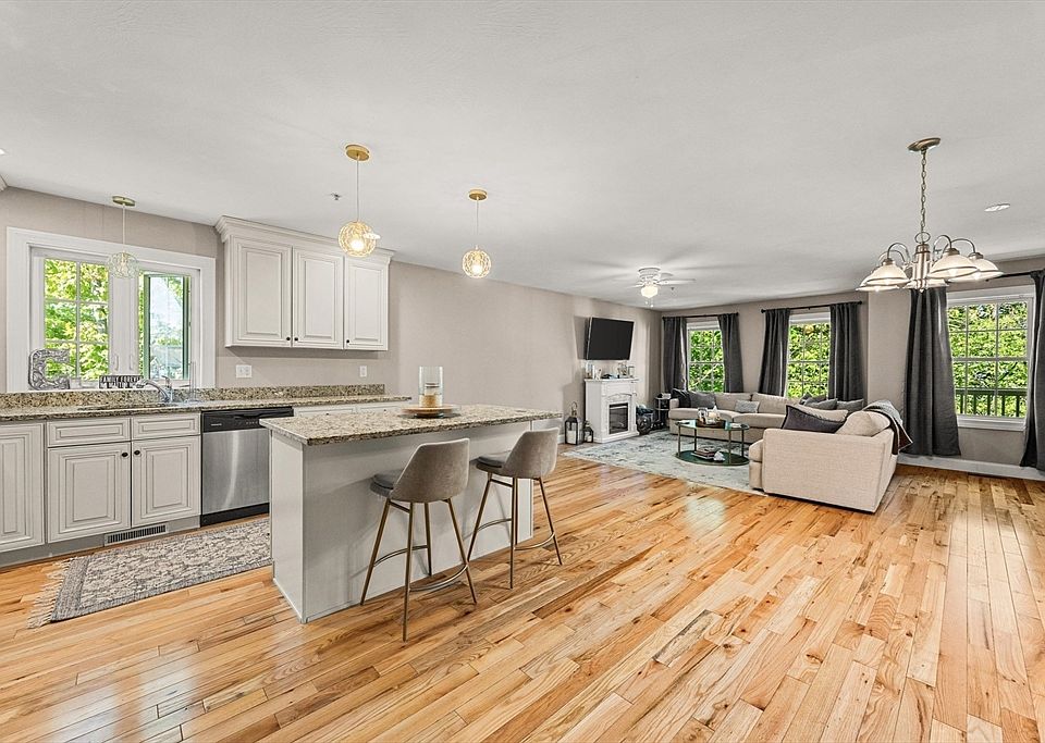 1st image of 128 S Park St #128
