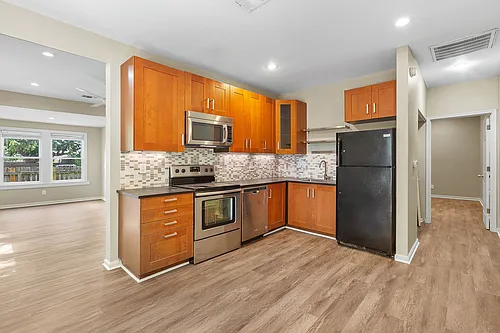 333 W Hutchison St Photo 1