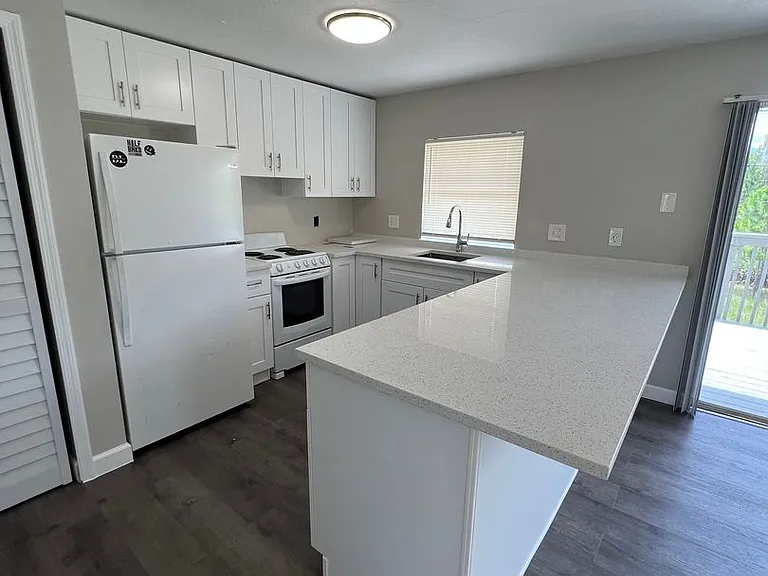 2041 Agora — Photo 9