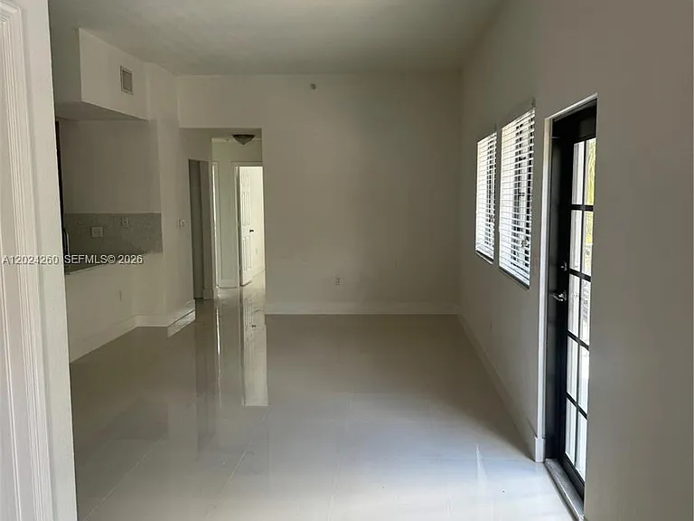 2851 Riverside Dr #205 — Photo 4