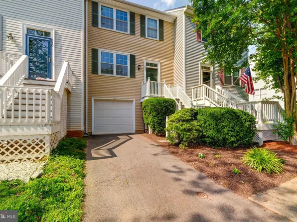 512 Covington Ter NE, Leesburg, VA 20176