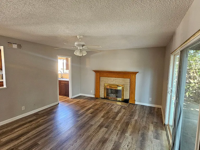 610 Daisy St — Photo 16