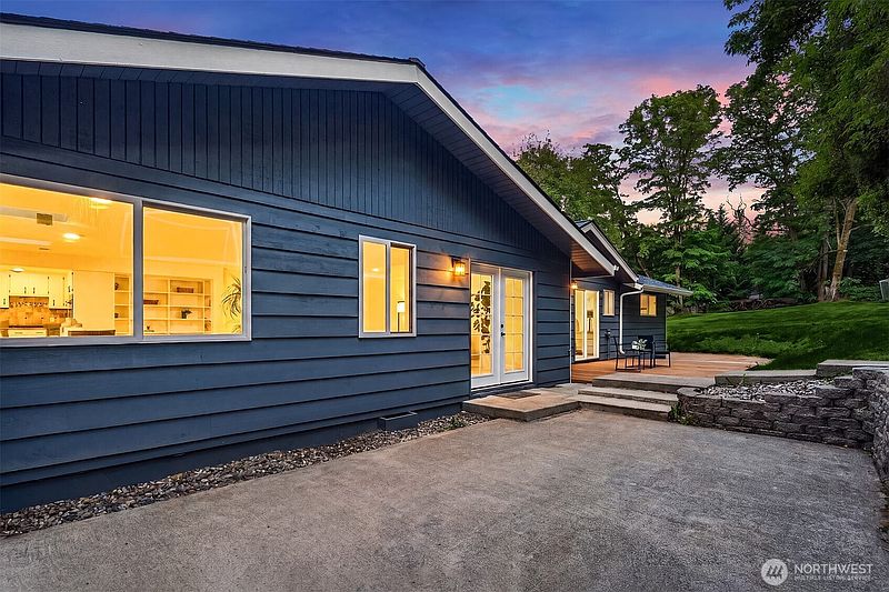 4th image of 5702 218th Street SE
