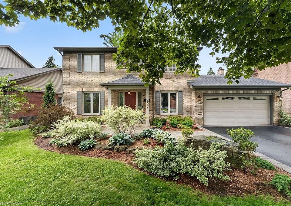 1st image of 207 Longfield Cres
