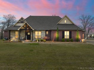 28366 S Cedar Rd, Catoosa, OK 74015