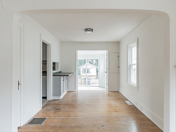 5th image of 408 S Saint Marks Ave