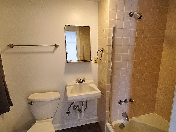 3rd image of 937 N Main St #8