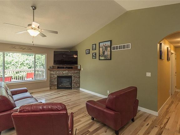 3rd image of 231 E Southside Dr