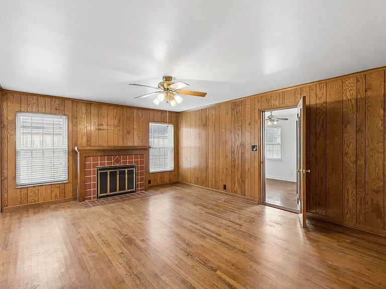 1108 Larchmont Ln — Photo 22