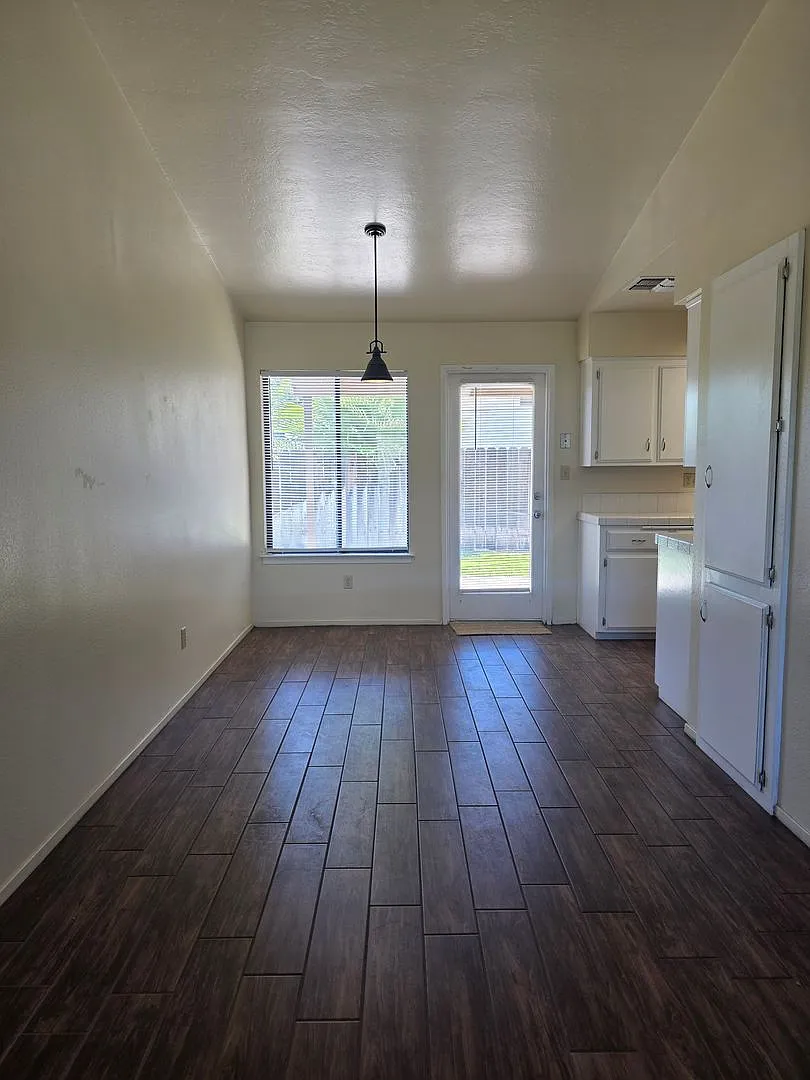 1012 Orangewood St. - House — Photo 3